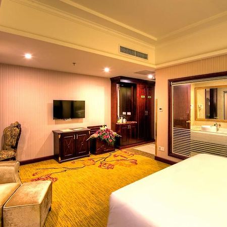 Vienna Hotel Shanghai Happy Valley Сунцзян Экстерьер фото