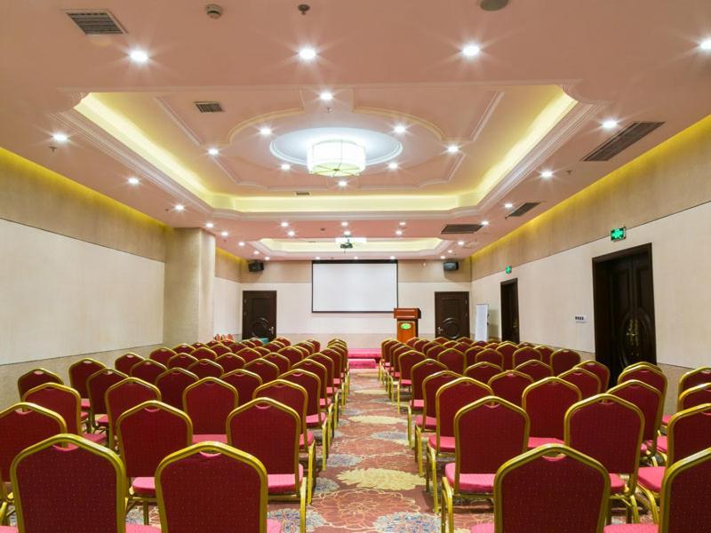 Vienna Hotel Shanghai Happy Valley Сунцзян Экстерьер фото